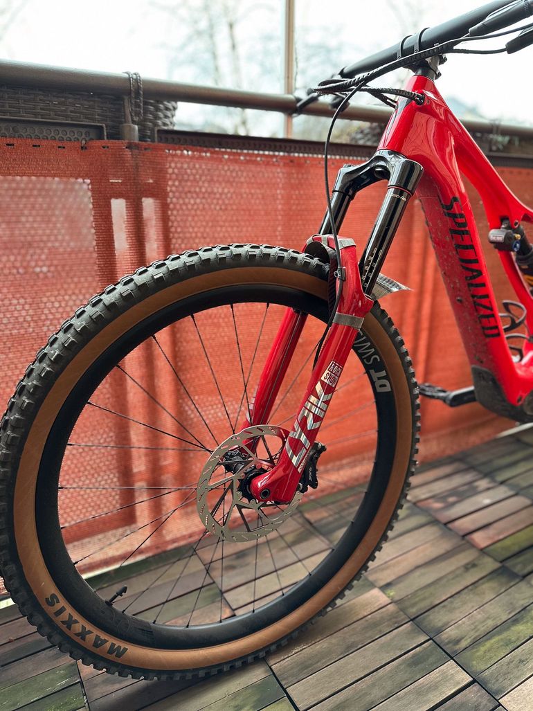 Used Specialized comp carbon 2022 Mountainbike, Red — image 10 of 11