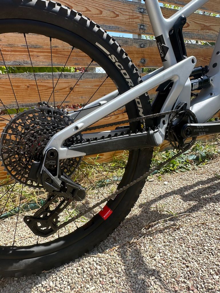 Brugt Santa Cruz Heckler Sram Eagle Transmission X0 2024 Mountainbike — billede 14 af 15