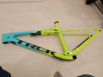 Used Trek Supercaliber Frameset 2020 Mountainbike, Green — image 1 of 13