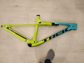 Used Trek Supercaliber Frameset 2020 Mountainbike, Green — image 3 of 13