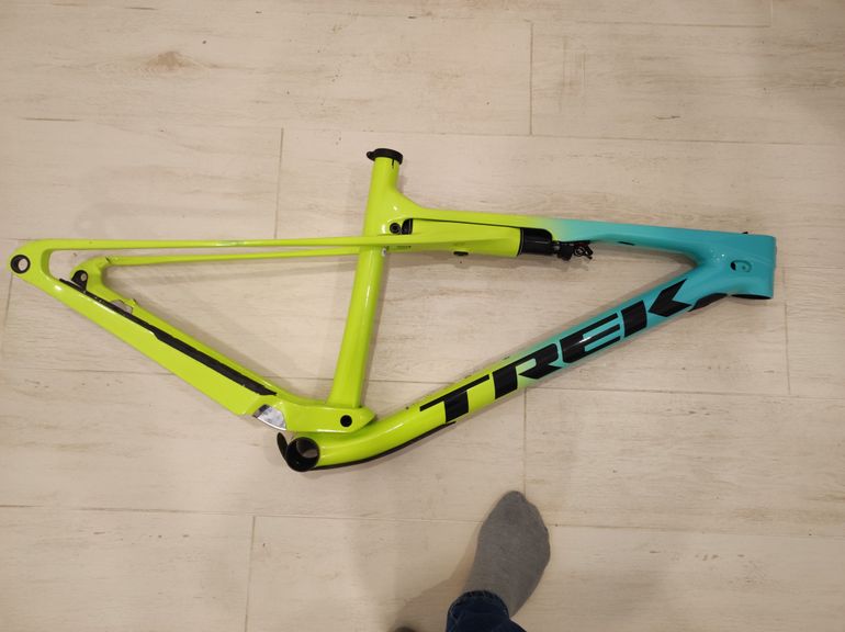 Used Trek Supercaliber Frameset 2020 Mountainbike, Green — image 3 of 13