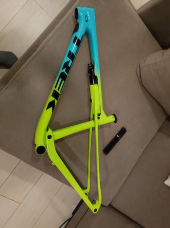 Used Trek Supercaliber Frameset 2020 Mountainbike, Green — image 9 of 13
