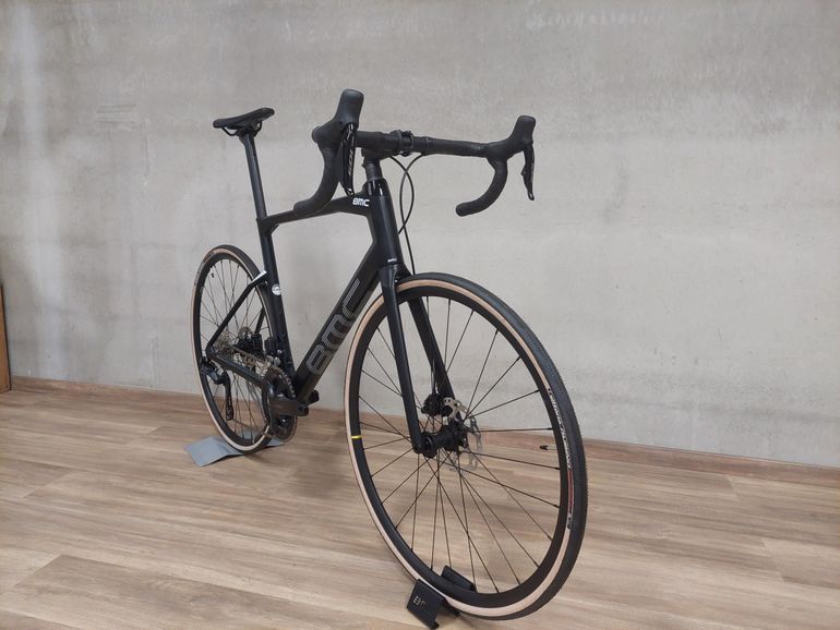 Used BMC Roadmachine FIVE 2023 2023 Road & Gravel, Black — image 2 of 3