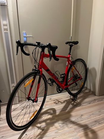 Used Giant Contend 2 2018 Road & Gravel, Red — image 4 of 4