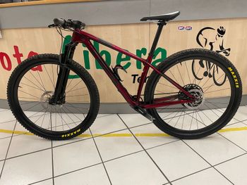 Used Trek Procaliber 9.7 2020 2020 Mountainbike, Black, 27.5, 29 — image 2 of 7