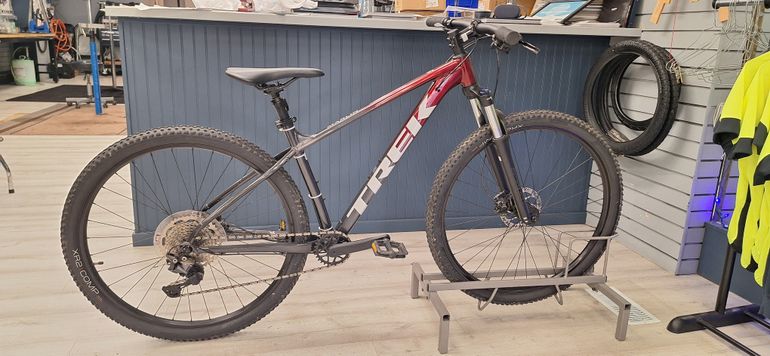 Used Trek Marlin 6 gen 3 2022 Mountainbike, Black — image 2 of 4