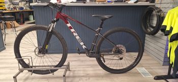 Used Trek Marlin 6 gen 3 2022 Mountainbike, Black — image 1 of 4