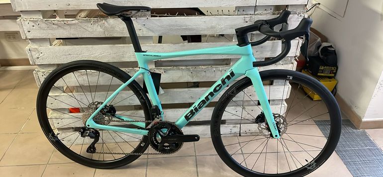 Brugt Bianchi Specialissima COMP 105 Di2 2024 2024 Road & Gravel — billede 1 af 4