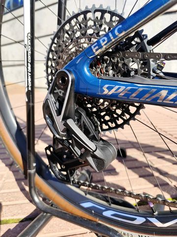 Used Specialized Epic World Cup Pro 2024 2024 Mountainbike, Green, 29 — image 3 of 6