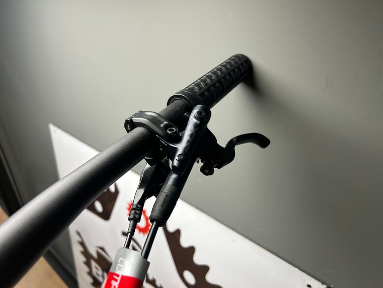 Used Specialized Stumpjumper Comp 2022 2022 Mountainbike, Light Gray, 29 — image 5 of 7
