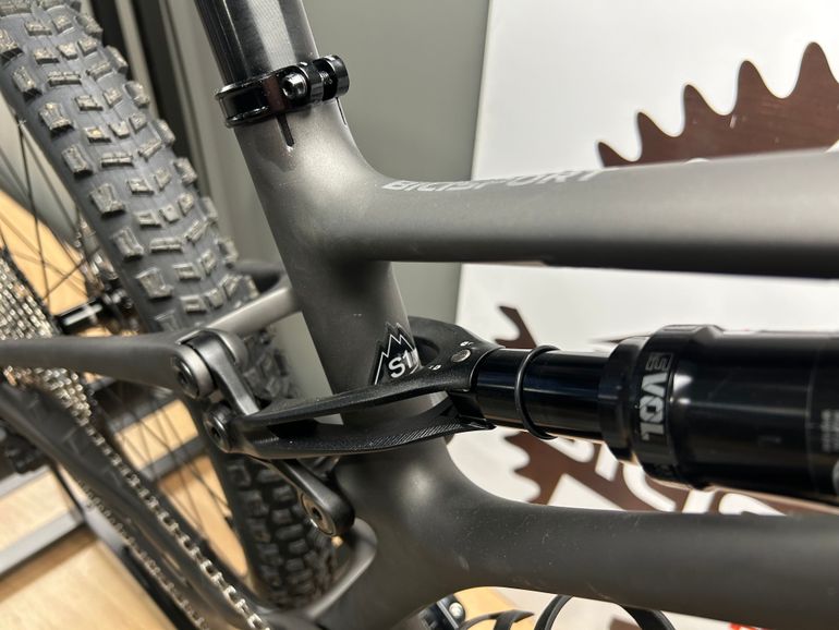 Used Specialized Stumpjumper Comp 2022 2022 Mountainbike, Light Gray, 29 — image 7 of 7