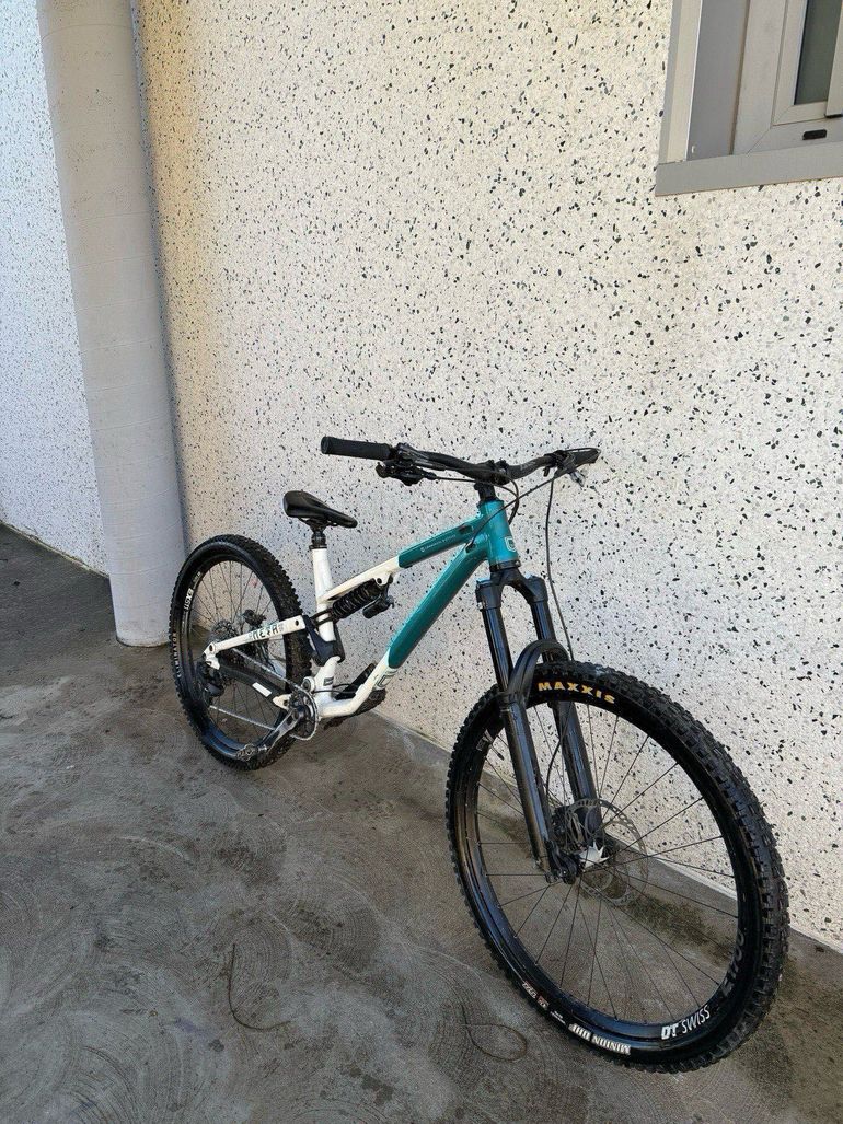 Used Commencal META AM 29 SIGNATURE 2021 2021 Mountainbike, White, 29 — image 1 of 35