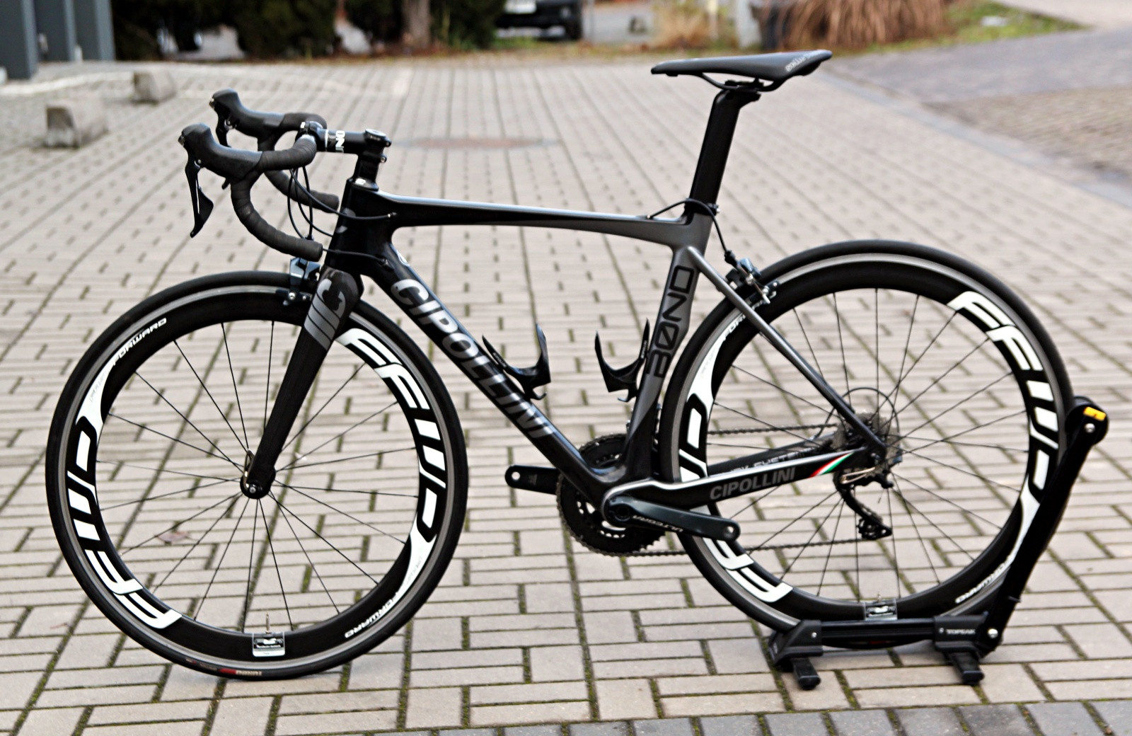 Cipollini Bond Disc Camoflauge Frameset used in 54 cm buycycle