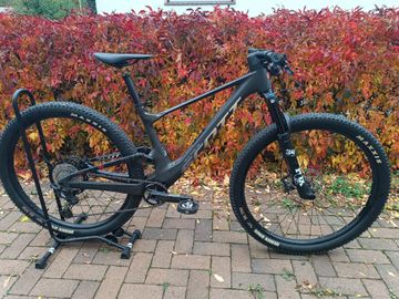 Used Scott Spark RC Team 2022 2022 Mountainbike, Black, 29 — image 1 of 54