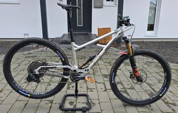 Used Other Brands Crossworx Lite 290 2022 Mountainbike, Hellgrau — image 1 of 11