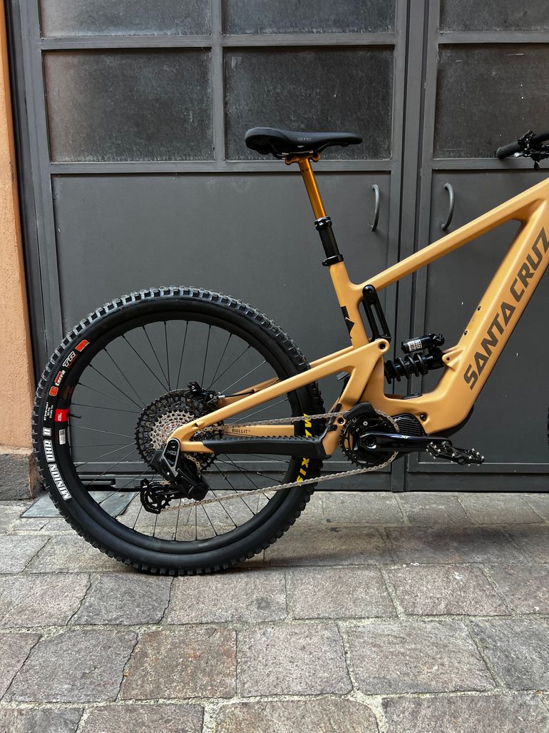Used Santa Cruz Bullit 2024 Large Kashima e Rsv Carbon 2024 Mountainbike, Black — image 2 of 6