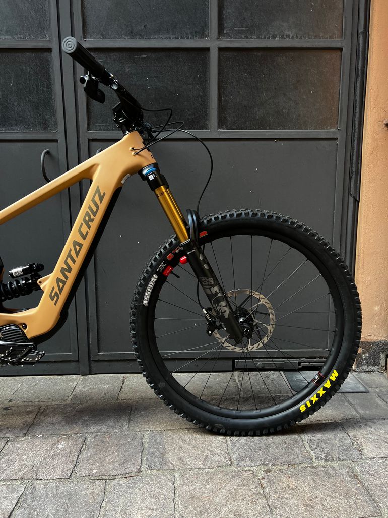 Used Santa Cruz Bullit 2024 Large Kashima e Rsv Carbon 2024 Mountainbike, Black — image 3 of 6