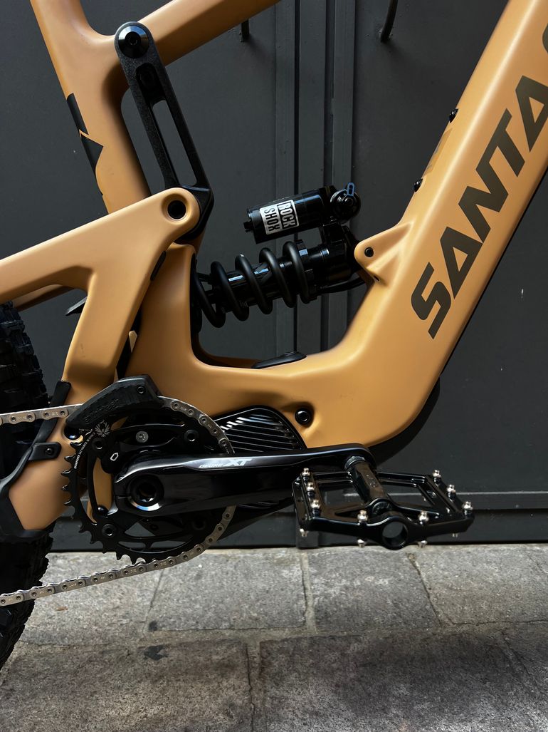 Used Santa Cruz Bullit 2024 Large Kashima e Rsv Carbon 2024 Mountainbike, Black — image 4 of 6