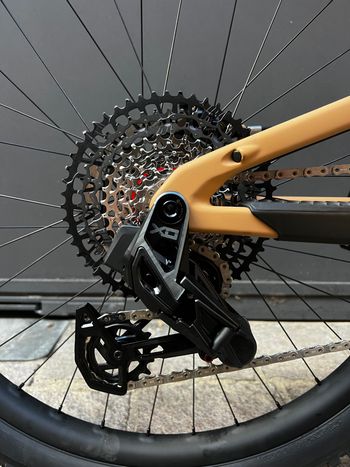 Used Santa Cruz Bullit 2024 Large Kashima e Rsv Carbon 2024 Mountainbike, Black — image 5 of 6
