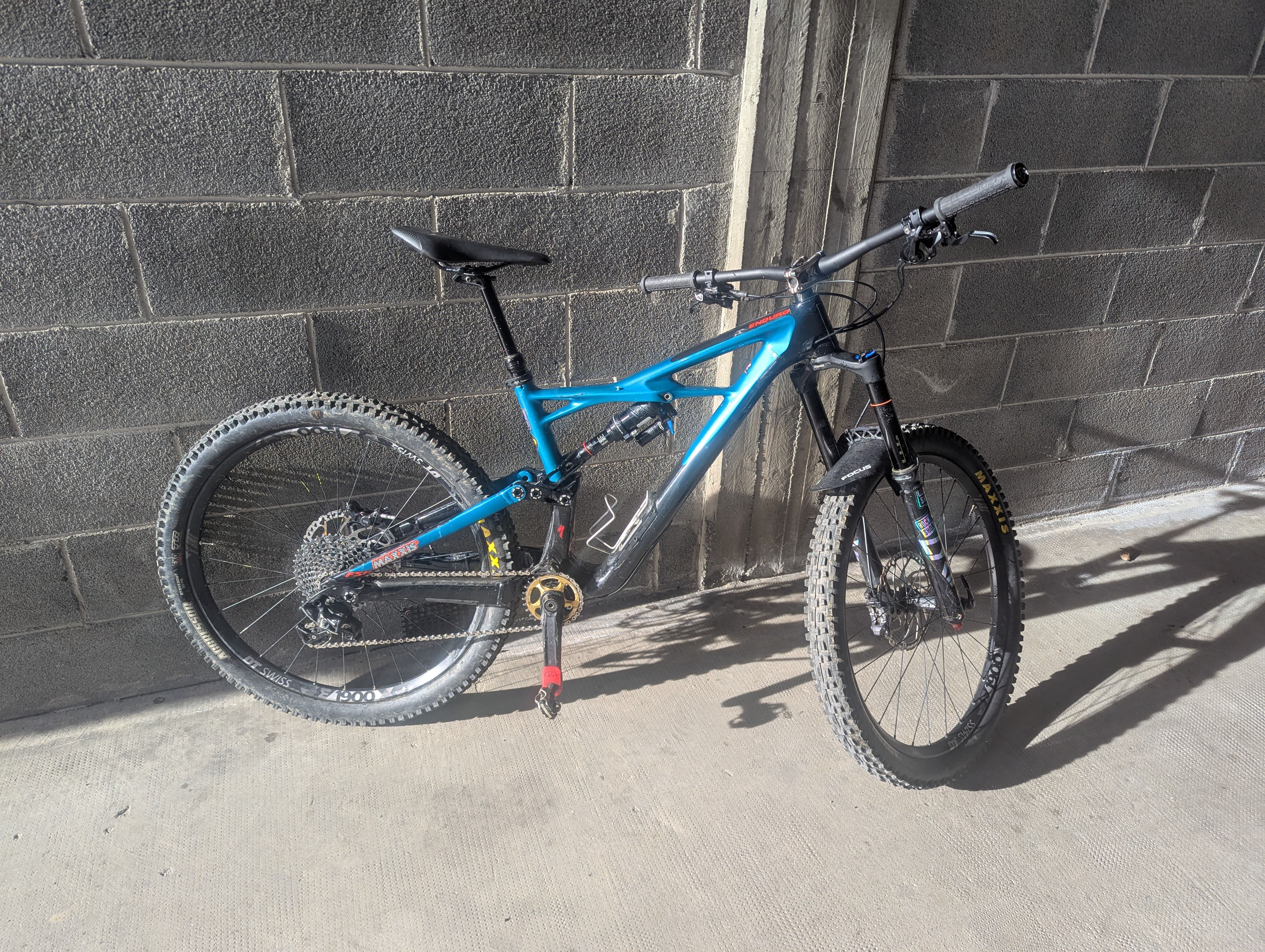 Specialized Enduro Elite Carbon 650b used in M buycycle