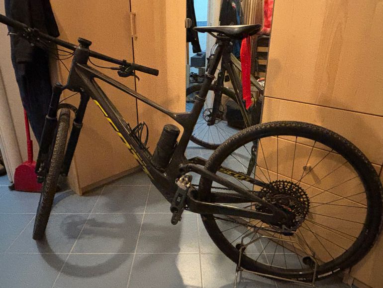 Used Scott Spark RC Team Issue 2024 2024 Mountainbike, Black, 29 — image 3 of 6