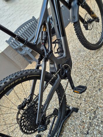 Used Specialized Turbo Levo Expert 2022 Mountainbike, Schwarz — image 14 of 19