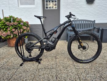 Used Specialized Turbo Levo Expert 2022 Mountainbike, Schwarz — image 1 of 19