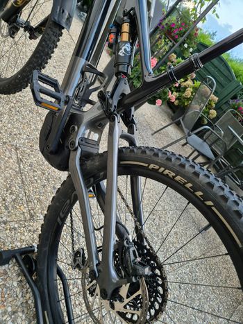 Used Specialized Turbo Levo Expert 2022 Mountainbike, Schwarz — image 15 of 19