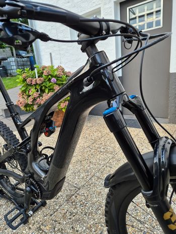 Used Specialized Turbo Levo Expert 2022 Mountainbike, Schwarz — image 13 of 19
