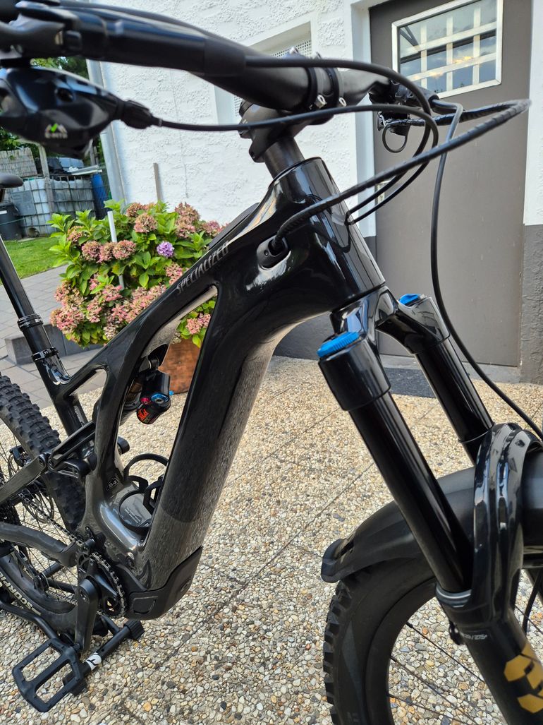 Used Specialized Turbo Levo Expert 2022 Mountainbike, Schwarz — image 13 of 19