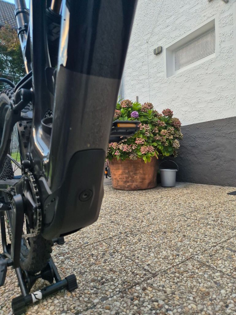Used Specialized Turbo Levo Expert 2022 Mountainbike, Schwarz — image 8 of 19