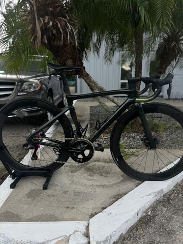 Used Specialized Tarmac SL8 Pro Ultegra Di2 2024 Road & Gravel, Green — image 1 of 8