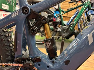 Used Pivot versione TEAM 2025 Bosch race 2025 Mountainbike, Blue — image 2 of 8