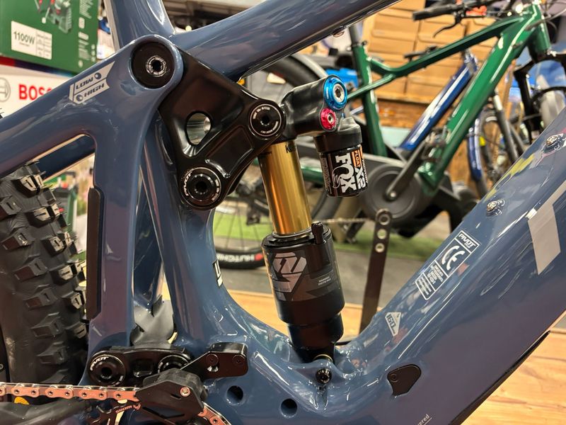 Used Pivot versione TEAM 2025 Bosch race 2025 Mountainbike, Blue — image 2 of 8