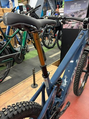 Used Pivot versione TEAM 2025 Bosch race 2025 Mountainbike, Blue — image 5 of 8
