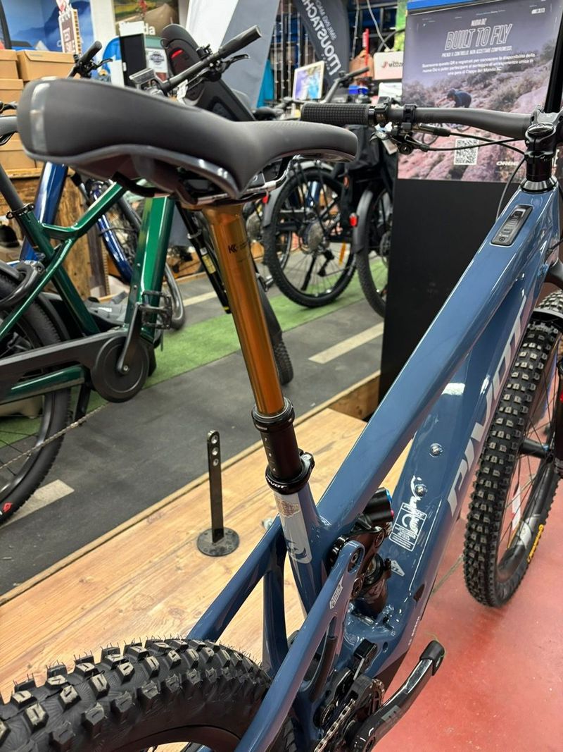 Used Pivot versione TEAM 2025 Bosch race 2025 Mountainbike, Blue — image 5 of 8