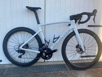 Used Specialized Tarmac SL7 Sport - Shimano 105 2024 2024 Road & Gravel, White — image 1 of 4