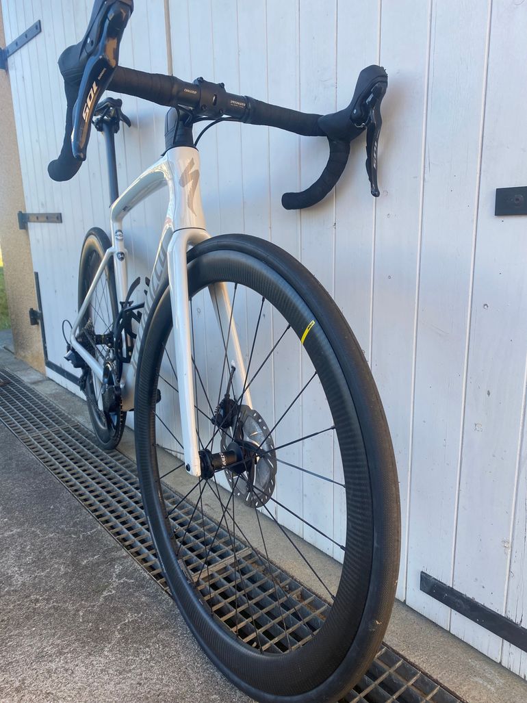 Used Specialized Tarmac SL7 Sport - Shimano 105 2024 2024 Road & Gravel, White — image 4 of 4