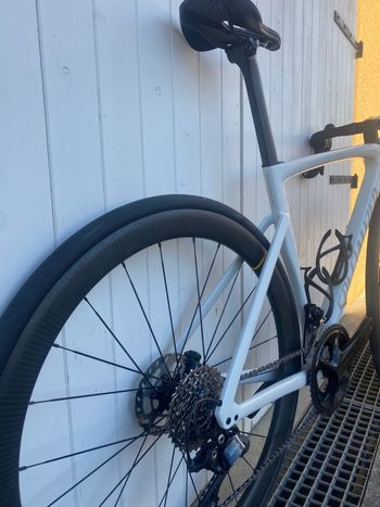 Used Specialized Tarmac SL7 Sport - Shimano 105 2024 2024 Road & Gravel, White — image 3 of 4
