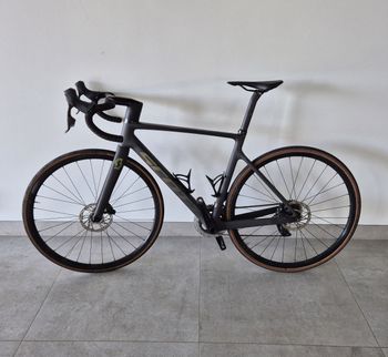 Used Scott Addict 20 2022 2022 Road & Gravel, Schwarz — image 2 of 8