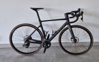 Used Scott Addict 20 2022 2022 Road & Gravel, Schwarz — image 1 of 8