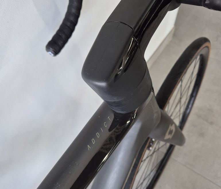 Used Scott Addict 20 2022 2022 Road & Gravel, Schwarz — image 7 of 8