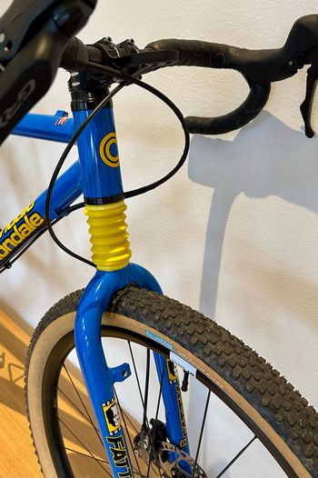 Used Cannondale F700 2023 Road & Gravel, Blau — image 9 of 10