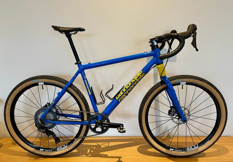 Used Cannondale F700 2023 Road & Gravel, Blau — image 1 of 10