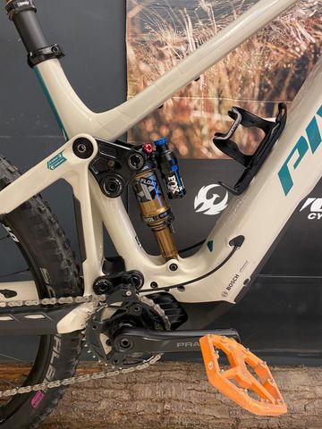 Used Pivot Shuttle AM 2024 Mountainbike, White — image 4 of 4