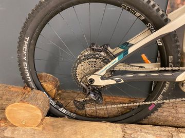 Used Pivot Shuttle AM 2024 Mountainbike, White — image 2 of 4