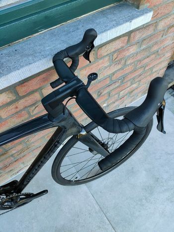 Used Specialized Tarmac SL7 Sport - Shimano 105 2024 2024 Road & Gravel — image 3 of 8