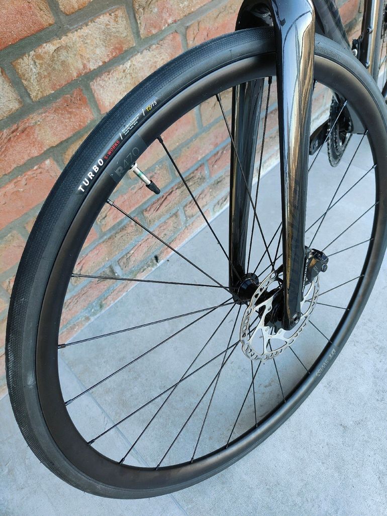 Used Specialized Tarmac SL7 Sport - Shimano 105 2024 2024 Road & Gravel — image 7 of 8