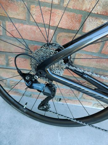 Used Specialized Tarmac SL7 Sport - Shimano 105 2024 2024 Road & Gravel — image 4 of 8