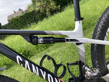 Brugt Canyon Lux World Cup CF 7 2022 2022 Mountainbike — billede 7 af 11